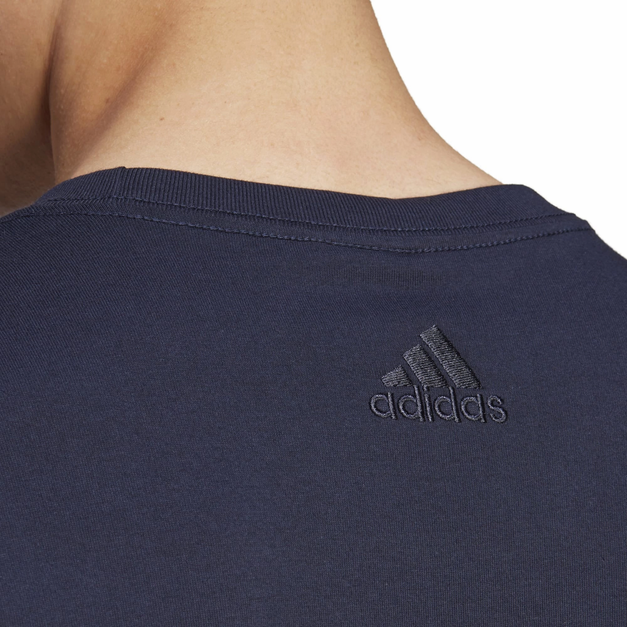 Men's Essentials Single Jersey Linear Embroidered Logo T-Shirt
